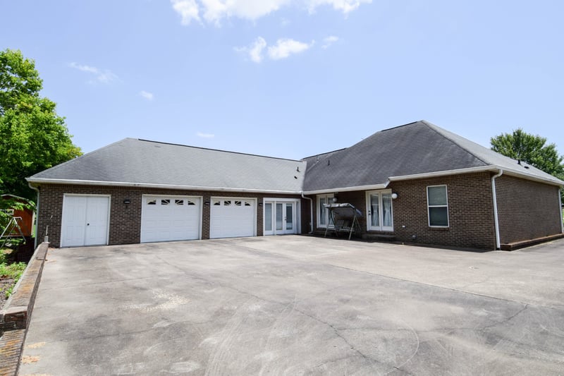 134 Stonehouse Dr, Gallatin, TN 37066