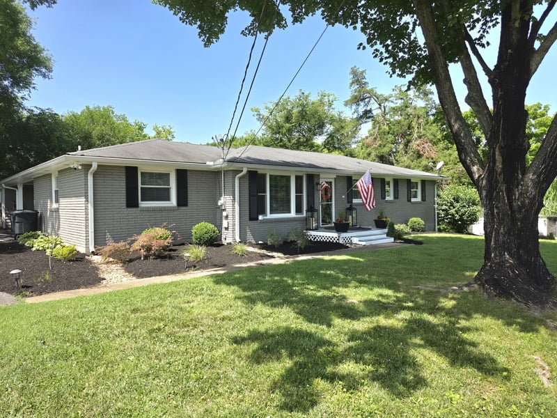 210 Elnora Ct, Hendersonville, TN 37075
