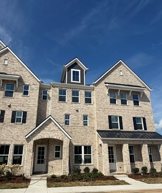 5616 Redcliffe Al, Thompsons Station, TN 37179