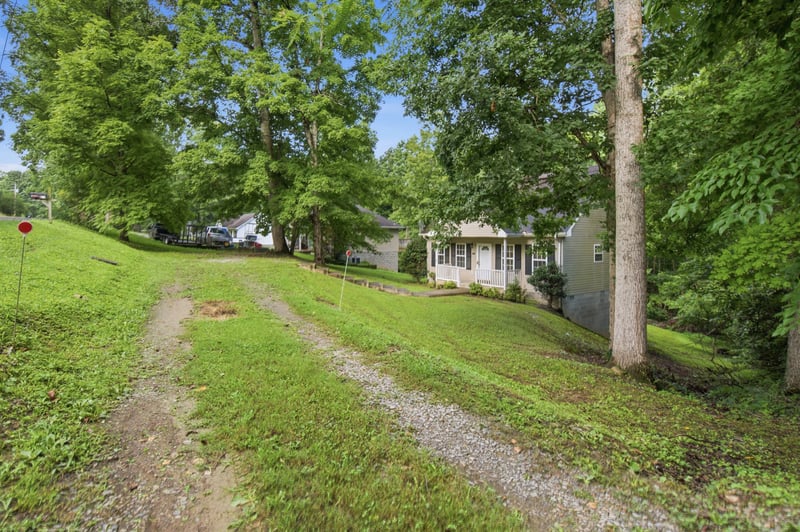 958 Jordan Cir, White Bluff, TN 37187