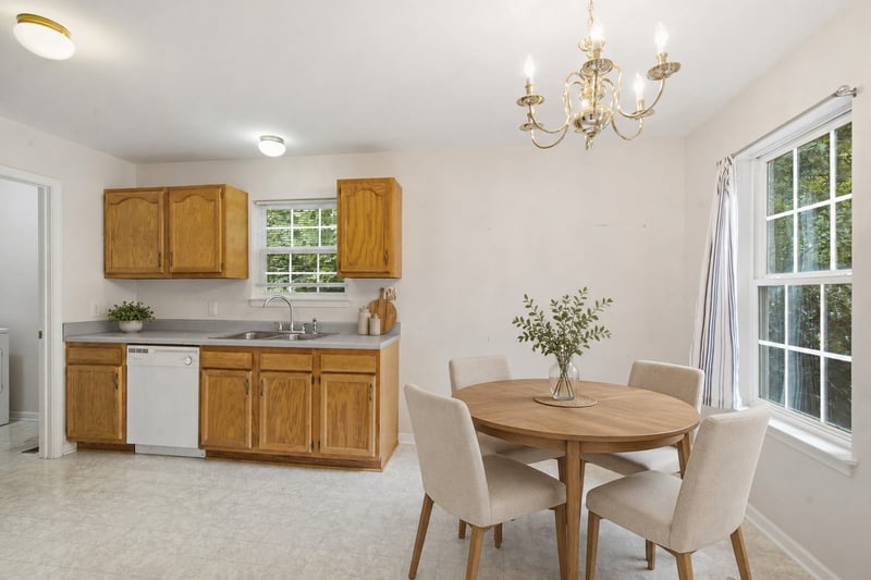 958 Jordan Cir, White Bluff, TN 37187