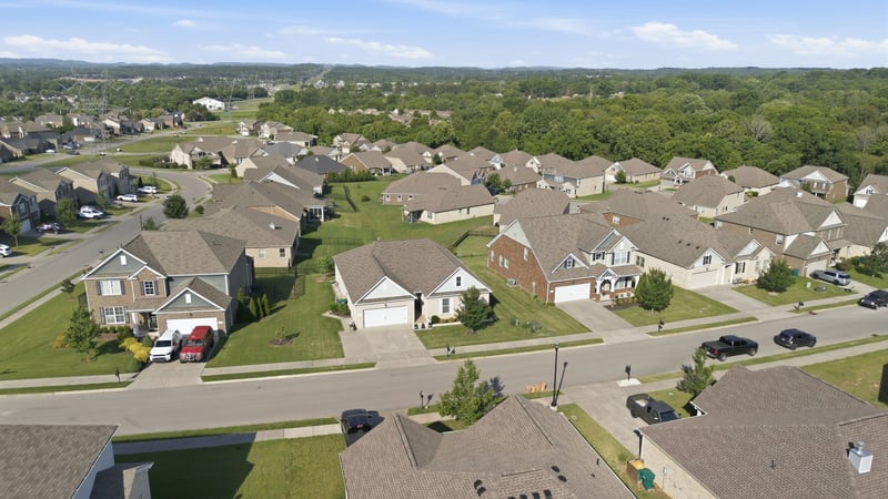 1303 Sylvan Park Dr, Spring Hill, TN 37174
