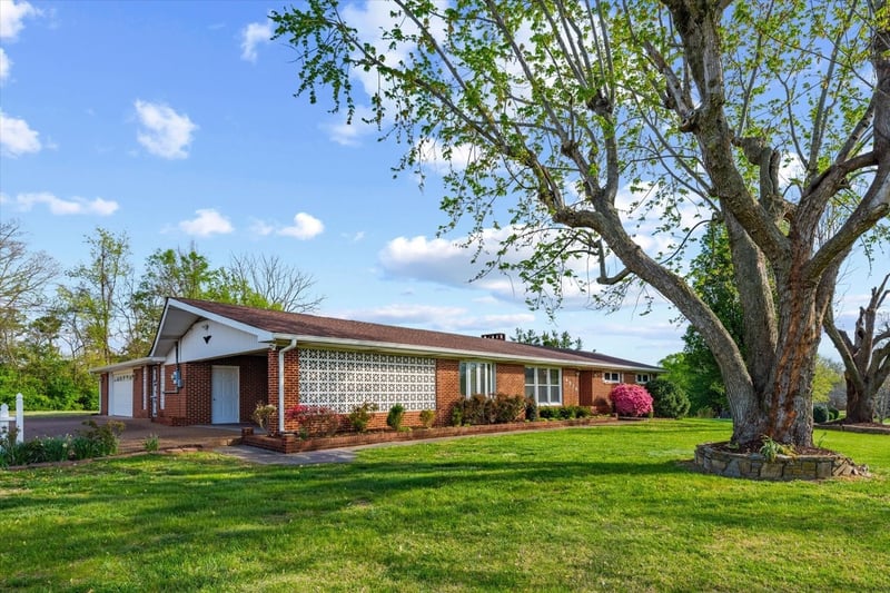 4018 Trotwood Ave, Columbia, TN 38401