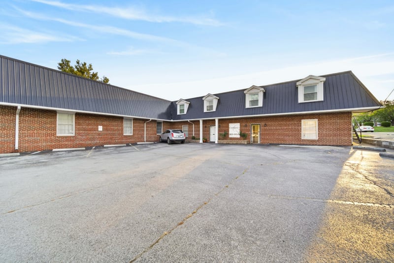 607 S Locust St, Springfield, TN 37172