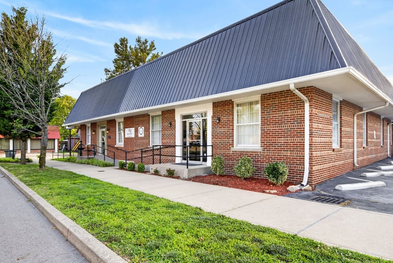 607 S Locust St, Springfield, TN 37172