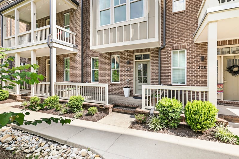 207 Porter Village Cir, Nashville, TN 37206