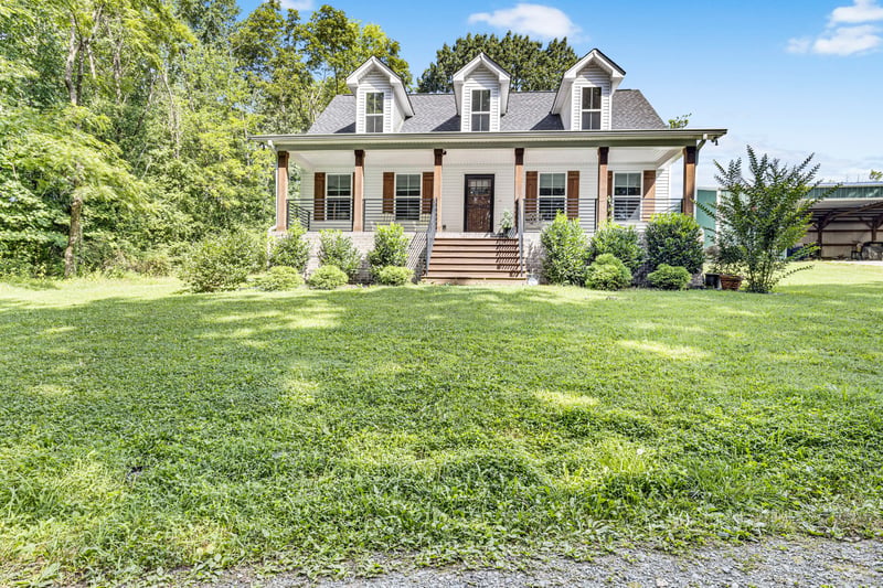 998 West St, Greenbrier, TN 37073