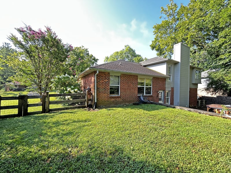 1717 Ridgemere Ct, Hermitage, TN 37076
