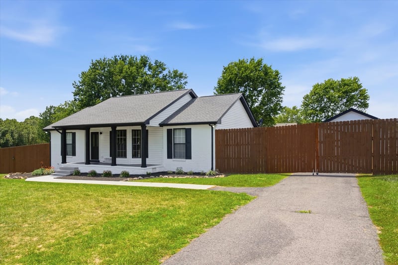 2068 Shawnee Ln, Greenbrier, TN 37073