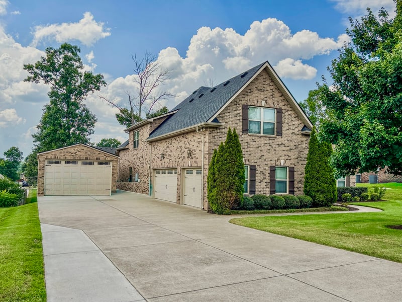 6880 Buffalo Dr, La Vergne, TN 37086