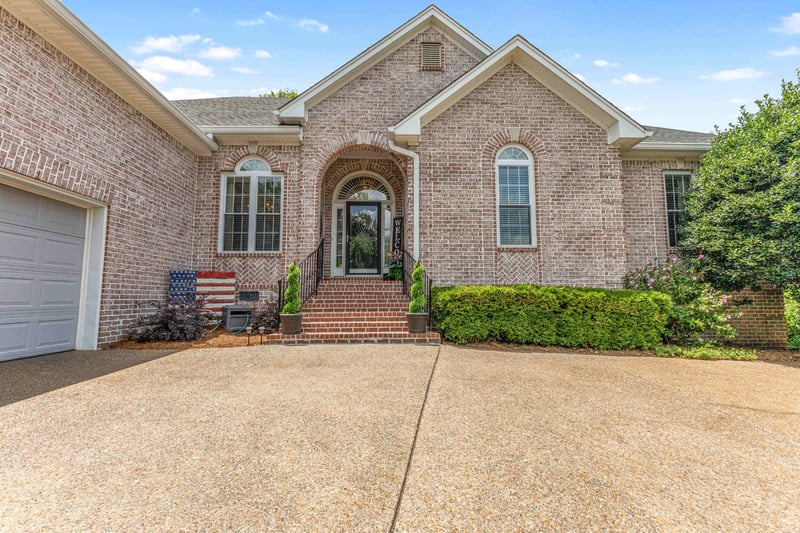 115 N Country Club Dr, Hendersonville, TN 37075