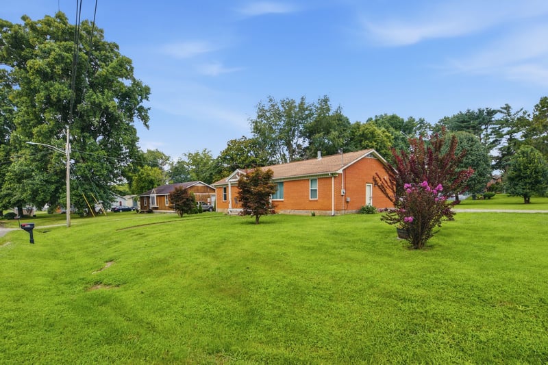 200 Davis Dr, Columbia, TN 38401