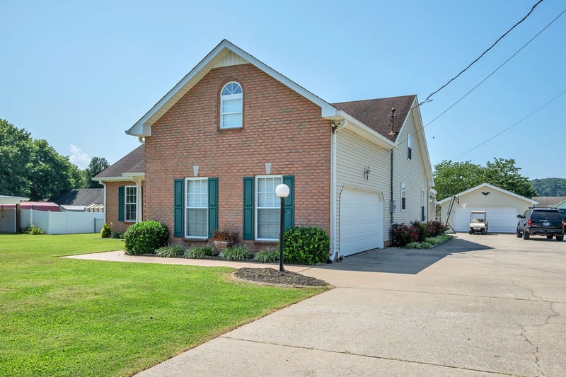 567 Bluff View Dr, Pegram, TN 37143