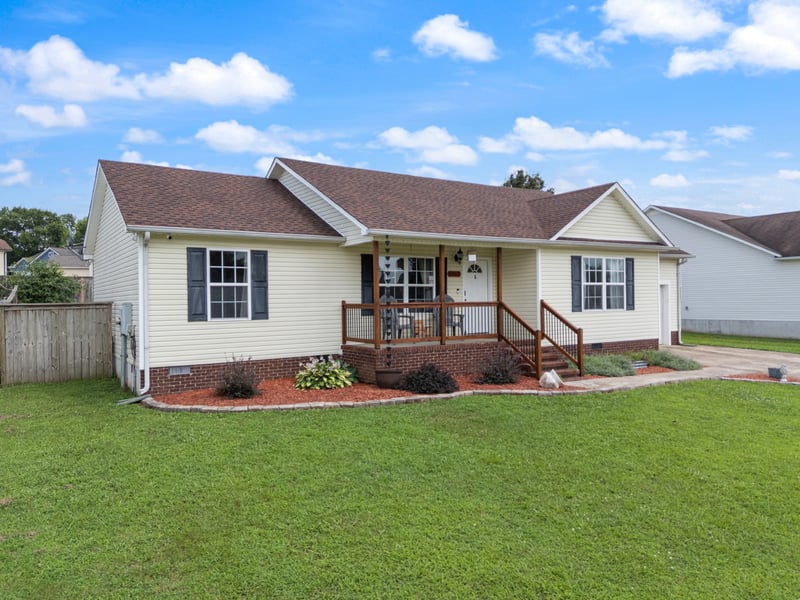 1967 Farmington Ct, Columbia, TN 38401