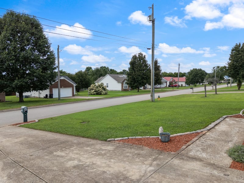 1967 Farmington Ct, Columbia, TN 38401