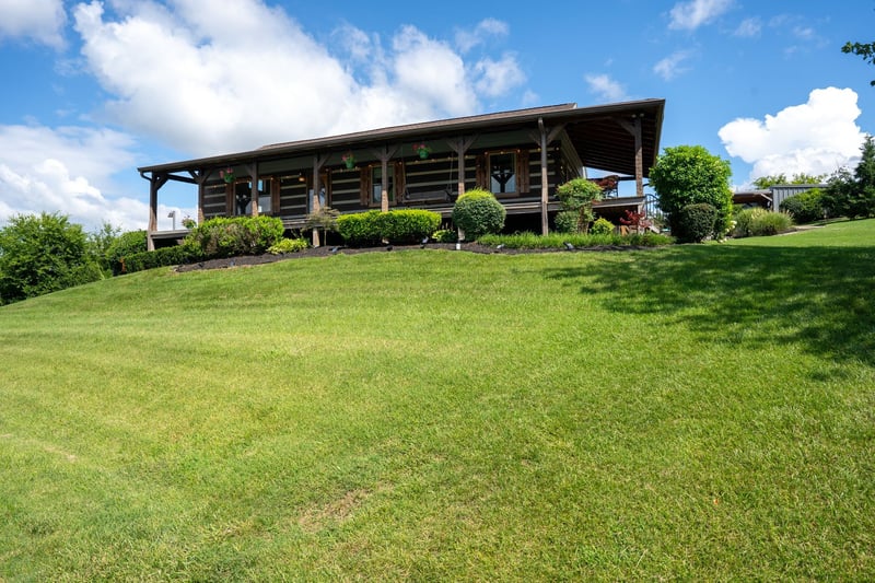812 New Shackle Island Rd, Hendersonville, TN 37075