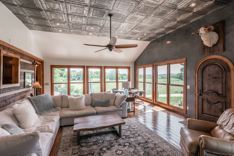 812 New Shackle Island Rd, Hendersonville, TN 37075