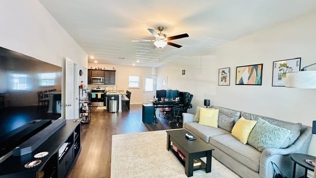 6073 Cullen Dr, La Vergne, TN 37086