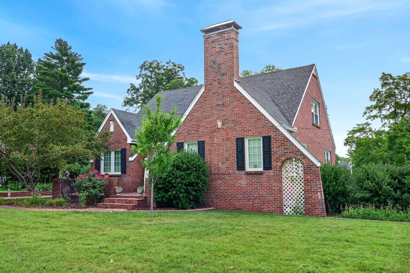 123 Castle Heights Ave, Lebanon, TN 37087