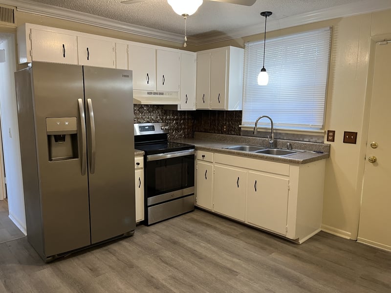 1008 Center Point Rd, Hendersonville, TN 37075