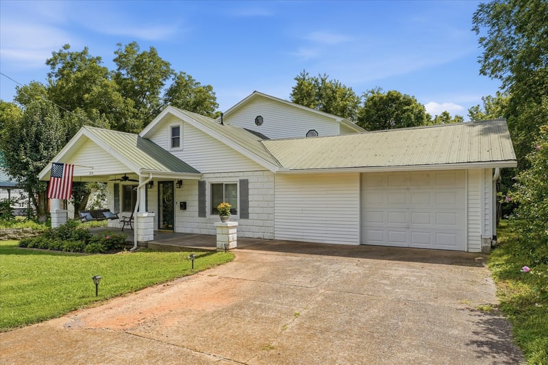 214 Cullum Ave, Dickson, TN 37055