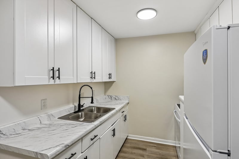 550 Harding Pl #F122, Nashville, TN 37211