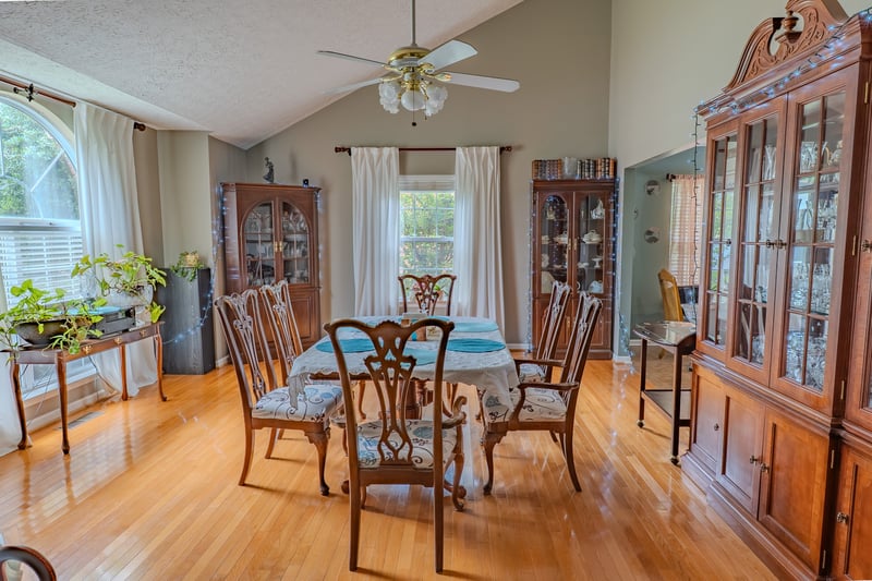 233 Lone Oak Dr, White House, TN 37188