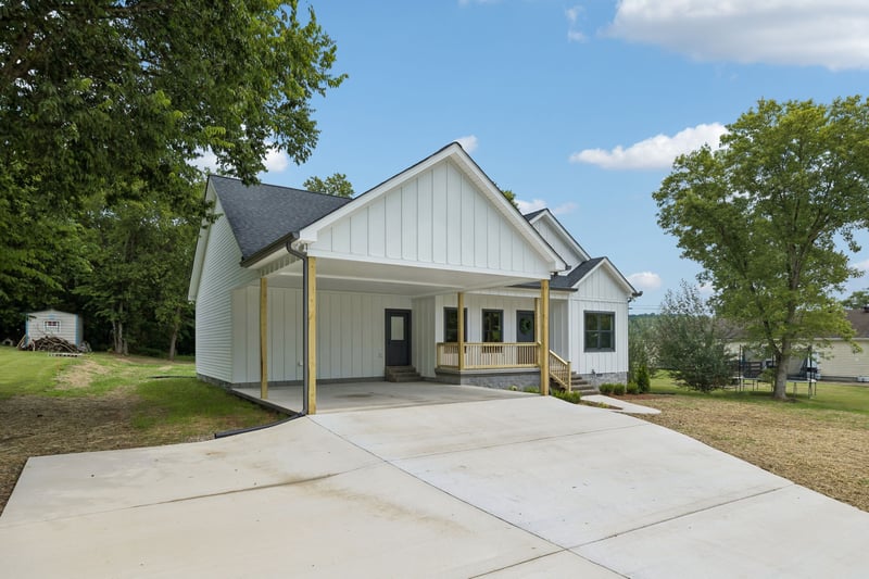 295 Meadow Dr, Gordonsville, TN 38563