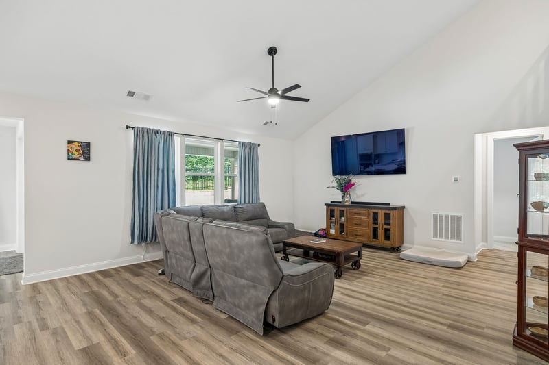 3020 Fernwood Ln, Columbia, TN 38401