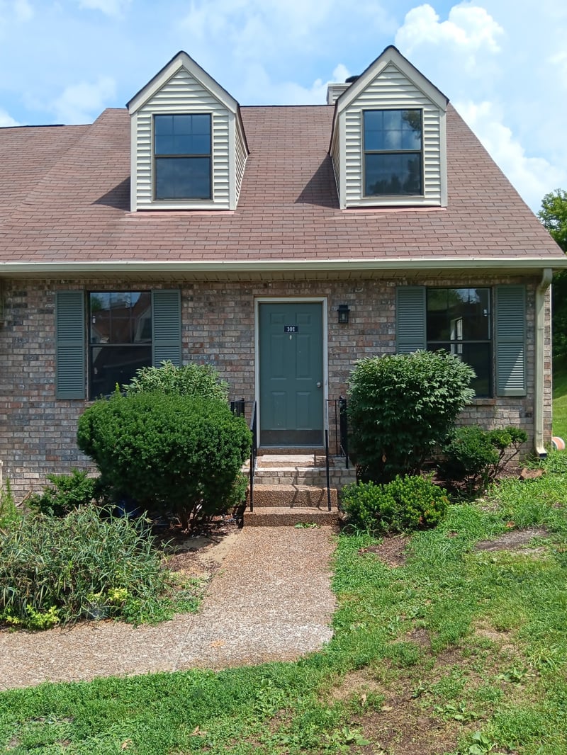 101 Deerpoint Ln, Hendersonville, TN 37075