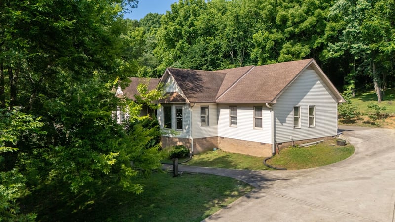 1440 College Park Dr, Columbia, TN 38401