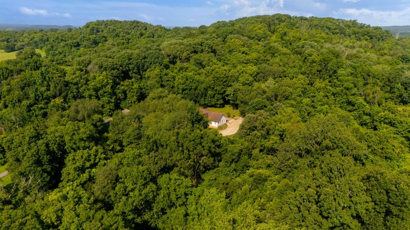 1440 College Park Dr, Columbia, TN 38401