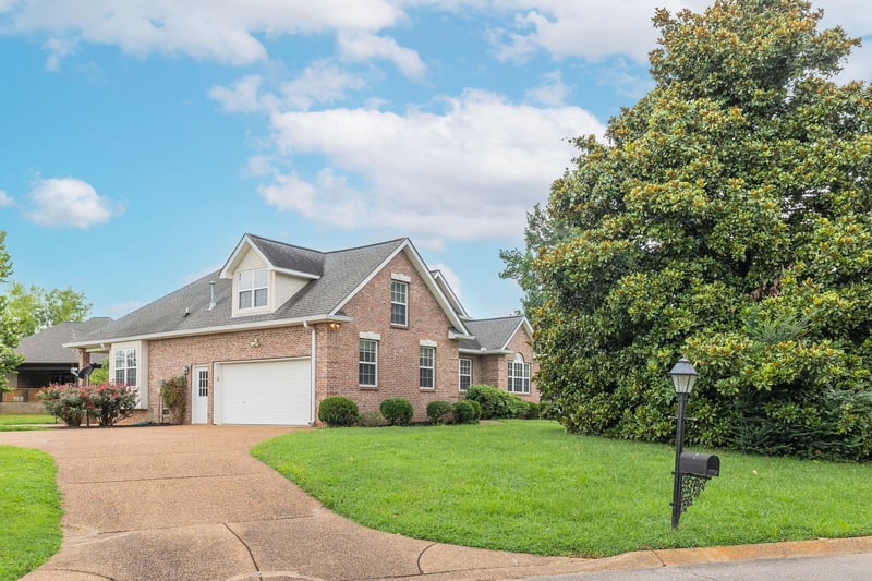 1406 Gray Fox Ln, Spring Hill, TN 37174