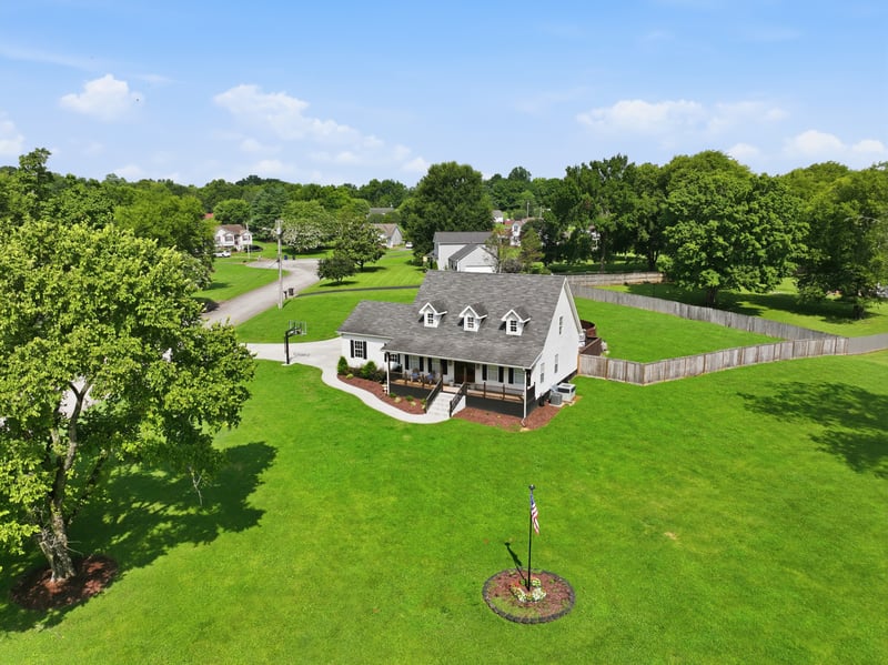 1504 Bradshaw Dr, Columbia, TN 38401