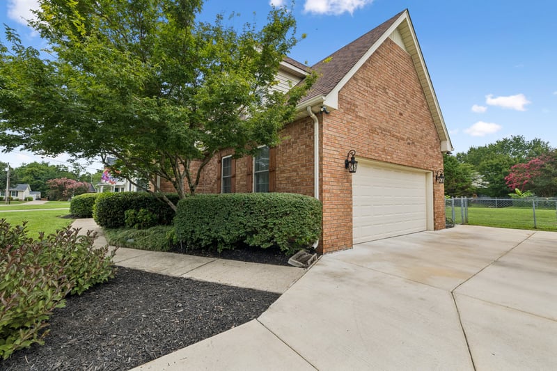 1307 Sycamore Dr, Murfreesboro, TN 37128