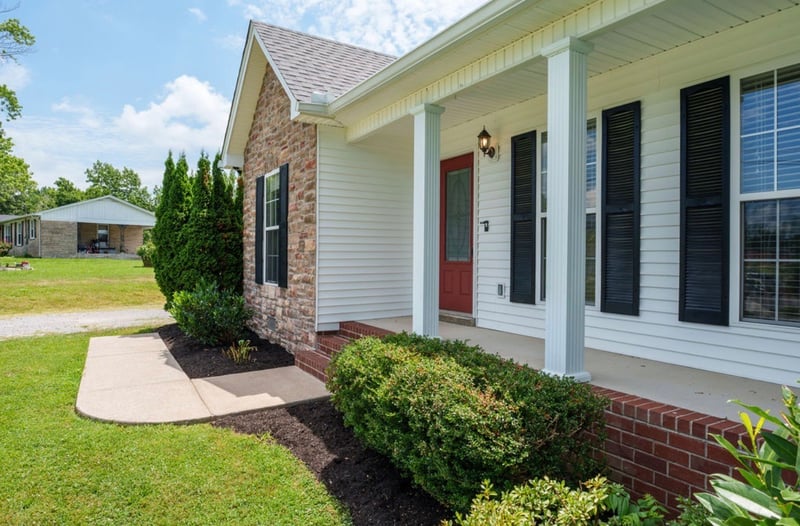 1010 N 1st St, Westmoreland, TN 37186