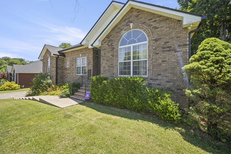4092 Summit Dr, Greenbrier, TN 37073