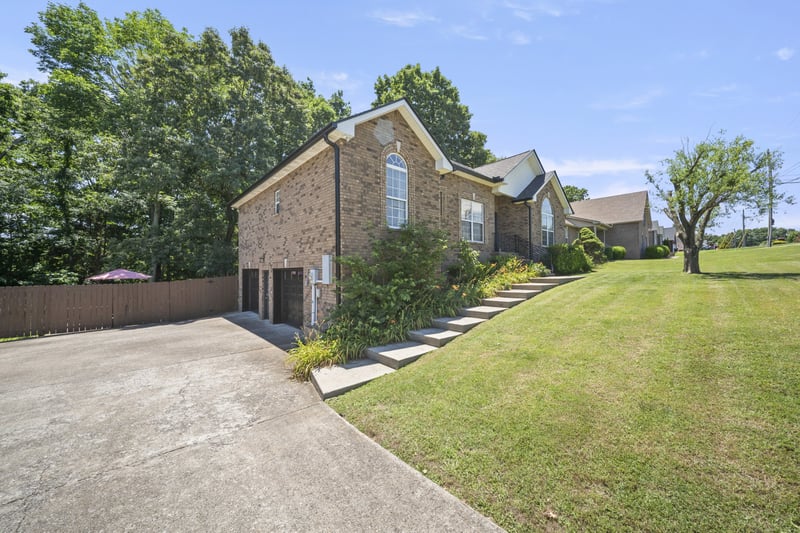 4092 Summit Dr, Greenbrier, TN 37073