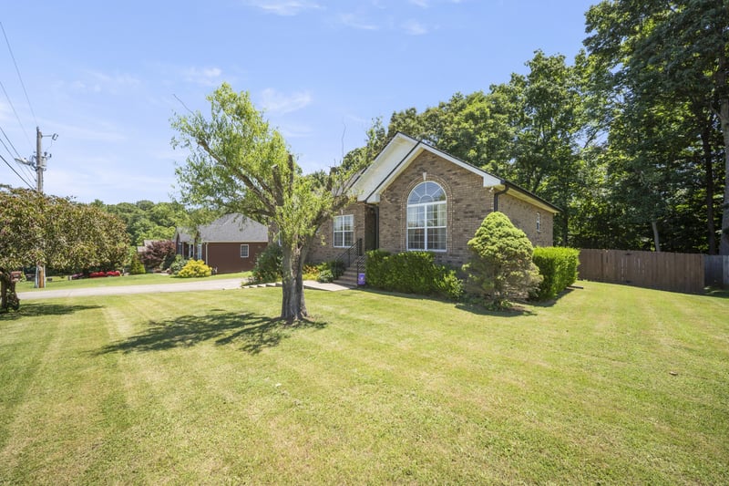4092 Summit Dr, Greenbrier, TN 37073