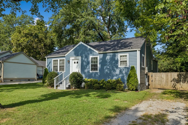 1032 Horseshoe Dr, Nashville, TN 37216