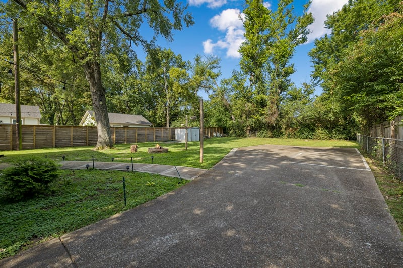 1032 Horseshoe Dr, Nashville, TN 37216