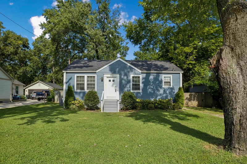 1032 Horseshoe Dr, Nashville, TN 37216