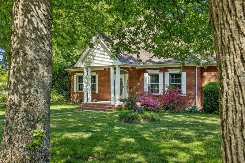 1019 Hilton Ln, Castalian Springs, TN 37031