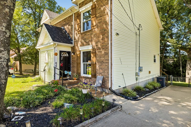 3555 Gondola Dr, Antioch, TN 37013