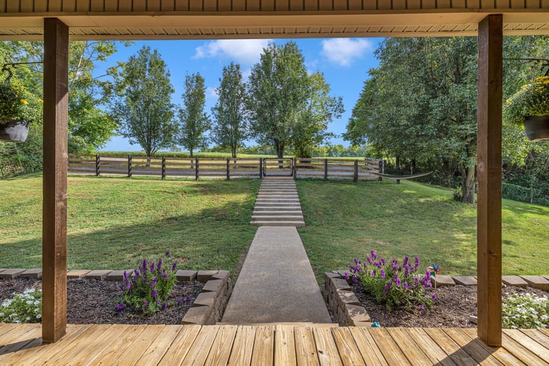 2188 Hicks Ln, Columbia, TN 38401