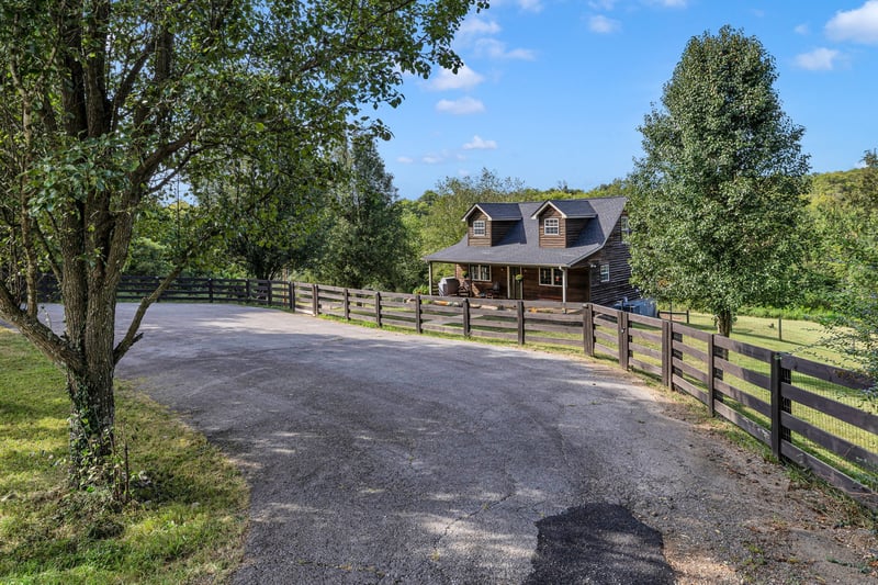 2188 Hicks Ln, Columbia, TN 38401
