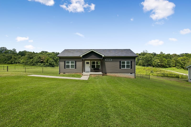 677 Steele Rd, Charlotte, TN 37036