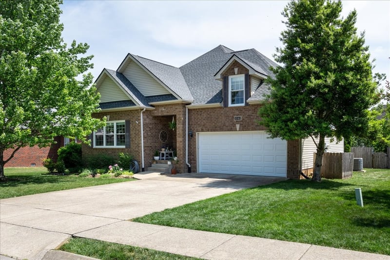 1242 Chapmans Retreat Dr, Spring Hill, TN 37174