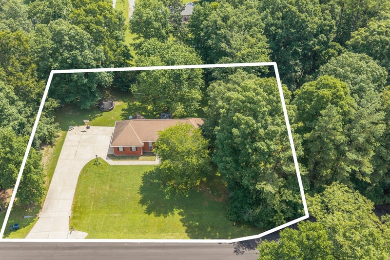 1033 Johnston Dr, White Bluff, TN 37187
