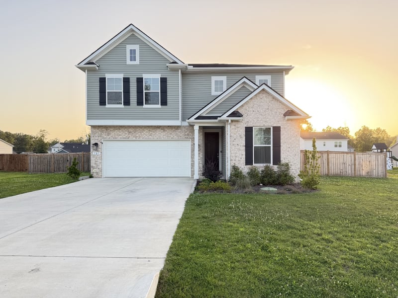 707 Chestnut Bnd, Dickson, TN 37055